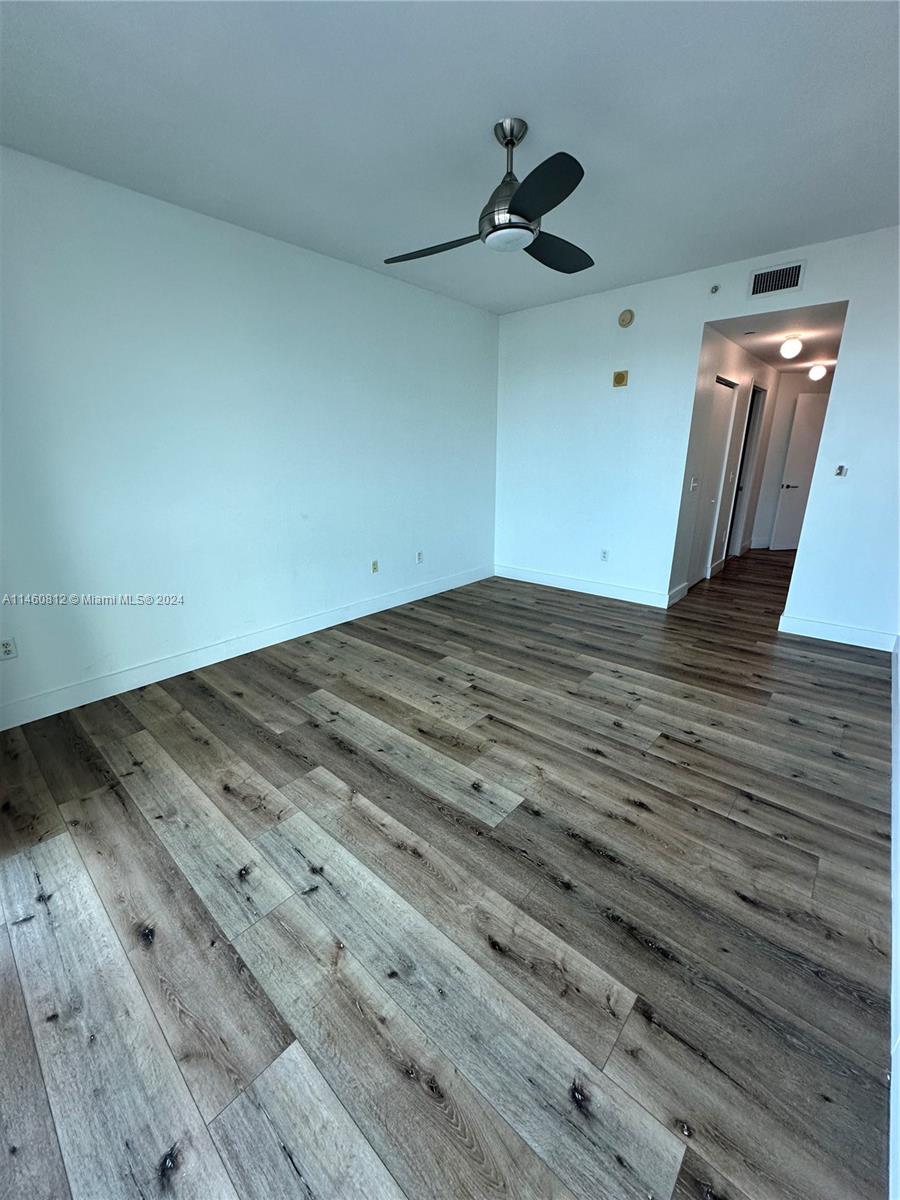 Master Bedroom Walking Closet