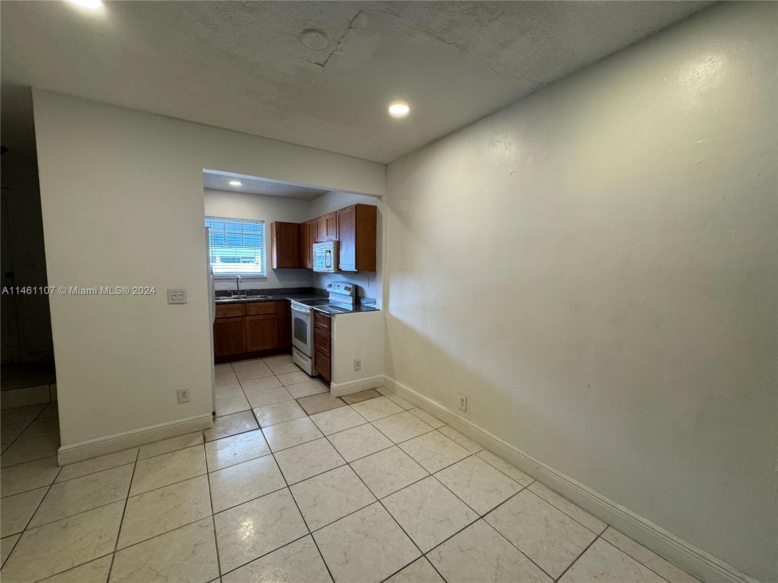 2452 Taylor St 204, Hollywood, Florida 33020, 2 Bedrooms Bedrooms, ,2 BathroomsBathrooms,Residential,For Sale,2452 Taylor St 204,A11461107