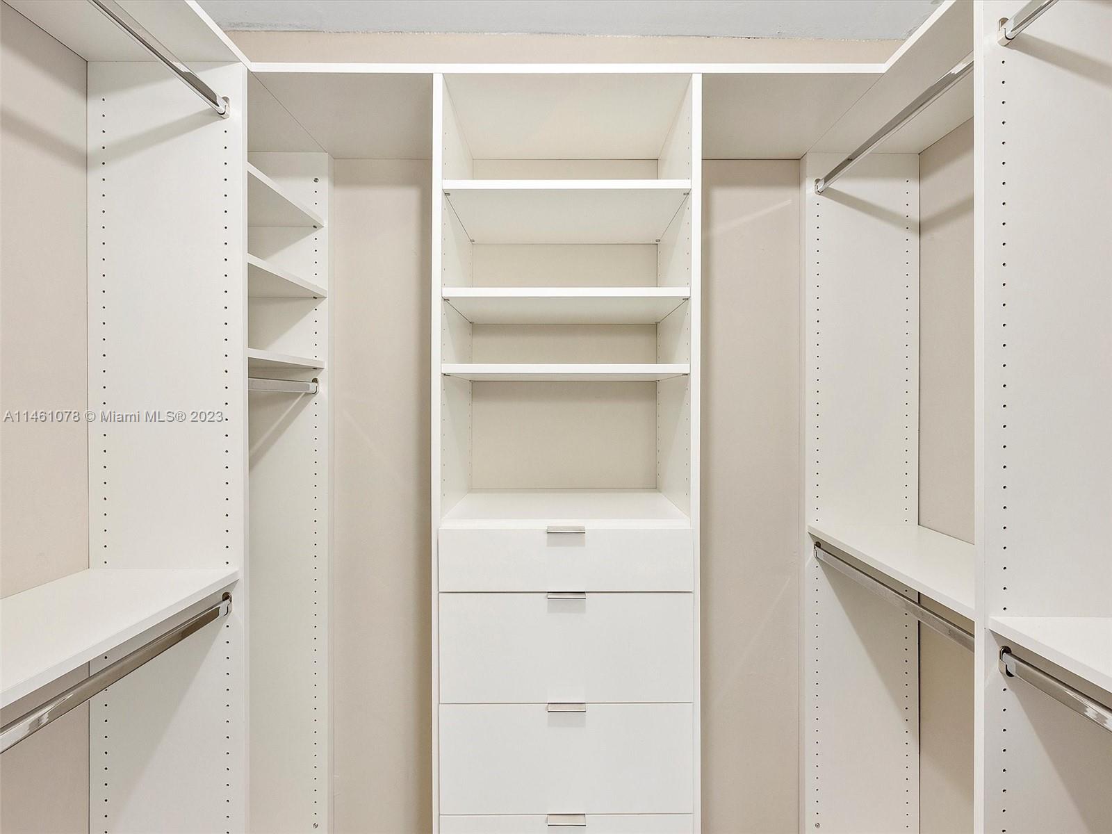 Walking Closet