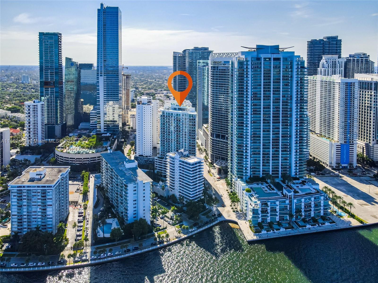 Price adjustment! Seller motivated. Stylish condo in the heart of Brickell, Miami's premier neighborhood for urban living. Just steps away from the city's finest dining, shopping, and entertainment. Washer & Dryer in unit. Amenities include state-of-the-art fitness center, infinity-edge pool and club room.
Live the high-rise lifestyle you've always dreamed of. This condo offers the perfect blend of luxury, convenience, and sophistication. Don't miss out on this opportunity to experience Brickell living at its finest. Live the dream – schedule a viewing today!