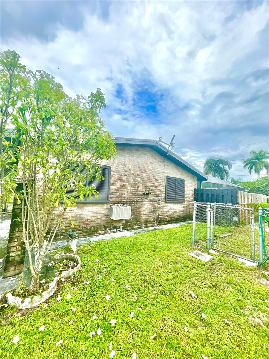 6561 29th Ct, Sunrise, FL, 33313 United States, 2 Bedrooms Bedrooms, ,1 BathroomBathrooms,Residential,For Sale,29th Ct,A11461775