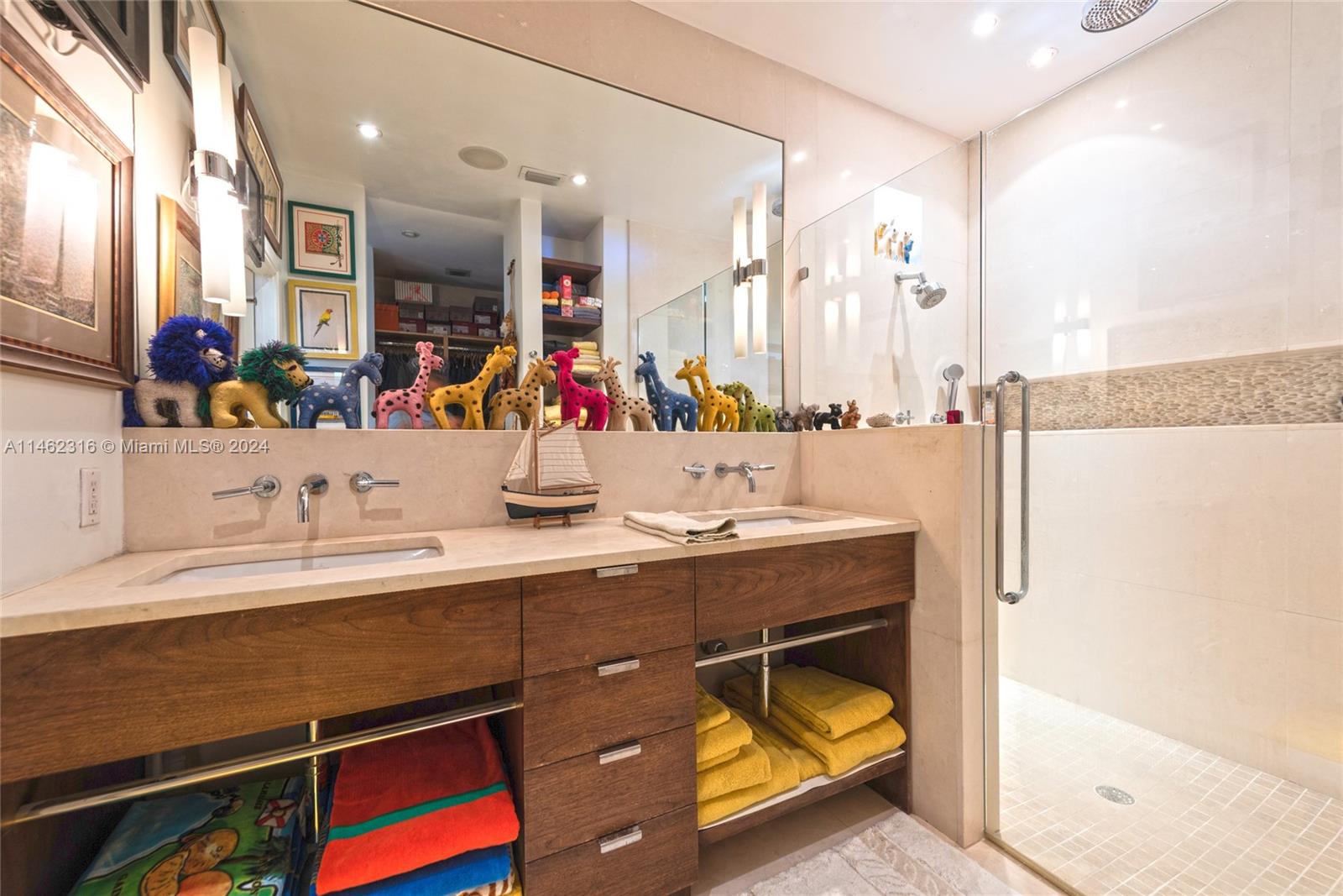 6001 N Bay Rd, Miami Beach, FL 33140, 3 Bedrooms Bedrooms, ,4 BathroomsBathrooms,Residential,For Sale,Bay Rd,A11462316