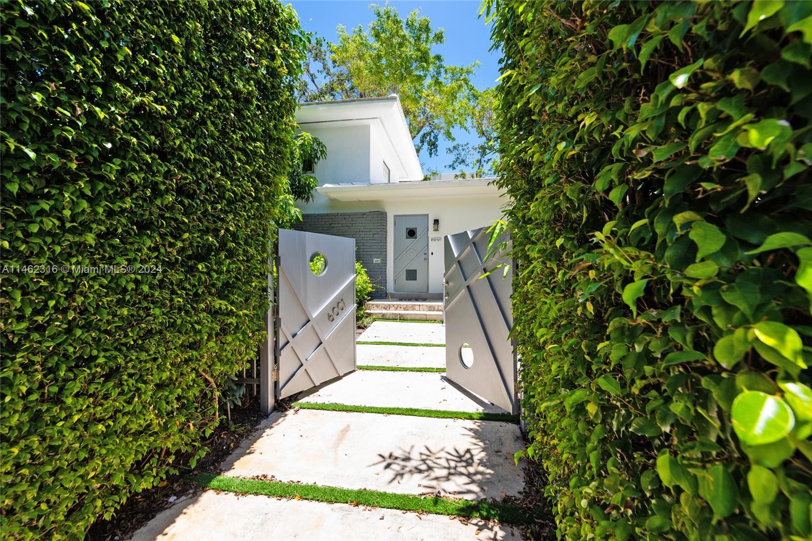 6001 N Bay Rd, Miami Beach, FL 33140, 3 Bedrooms Bedrooms, ,4 BathroomsBathrooms,Residential,For Sale,Bay Rd,A11462316