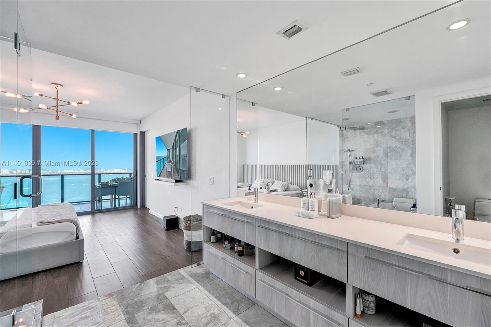 Dual Sinks in the Master Bathroom