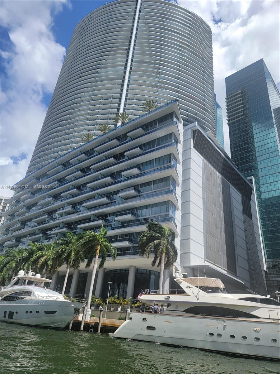 200 Biscayne Boulevard Way, Miami, FL, 33131 United States, 3 Bedrooms Bedrooms, ,4 BathroomsBathrooms,Residential,For Sale,Biscayne Boulevard Way,A11462966