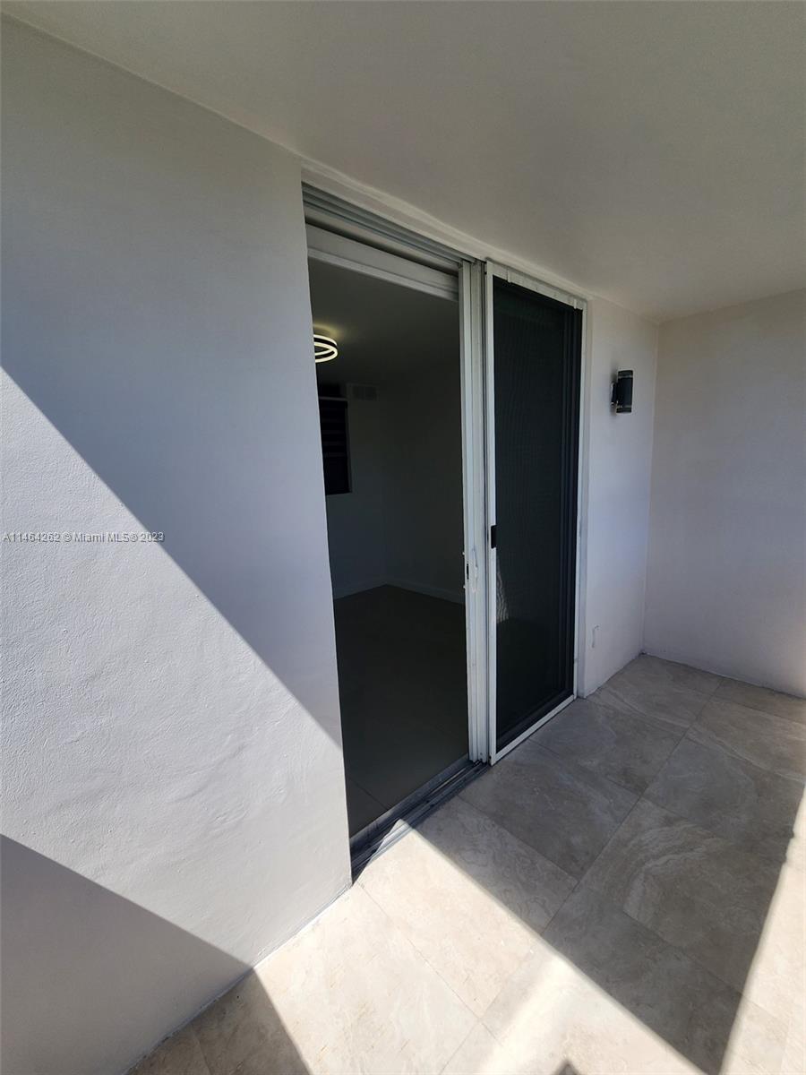 BISCAYNE TOWER
UNIT 203