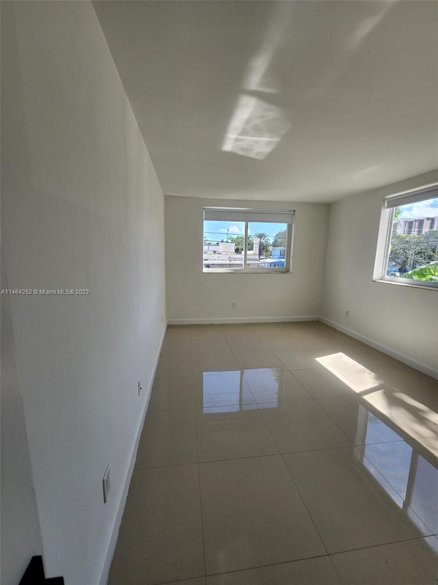 BISCAYNE TOWER
UNIT 203