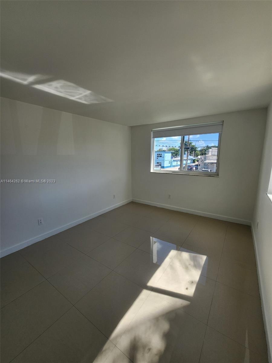 BISCAYNE TOWER
UNIT 203