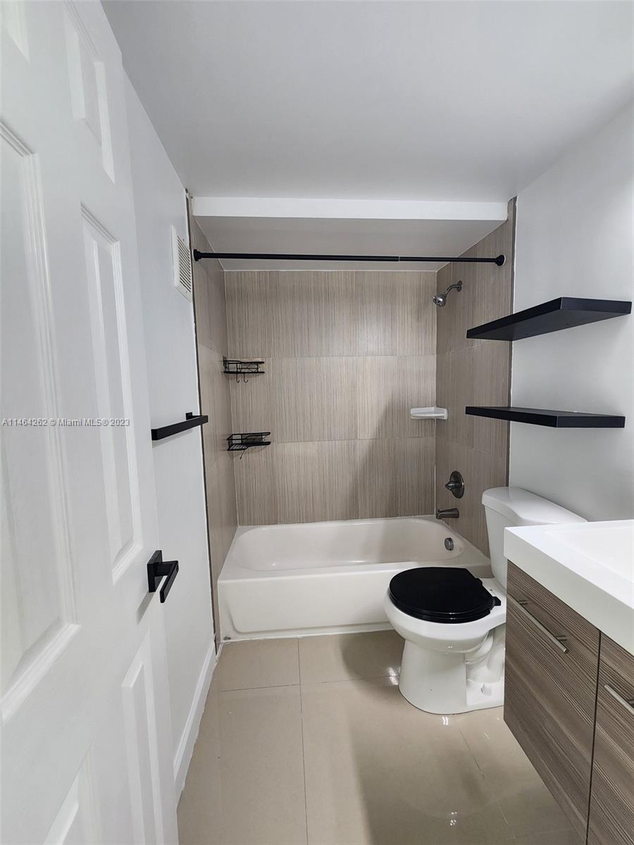 BISCAYNE TOWER
UNIT 203