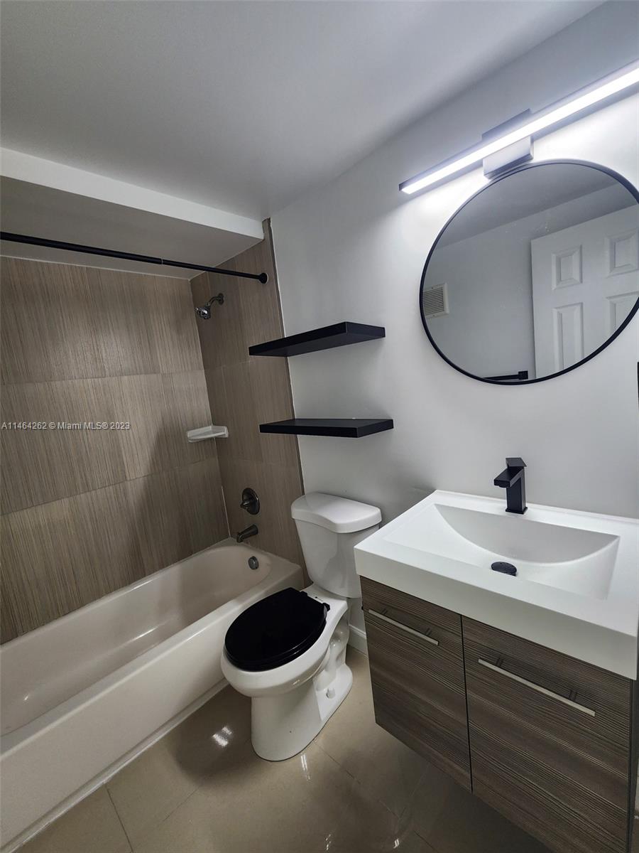 BISCAYNE TOWER
UNIT 203