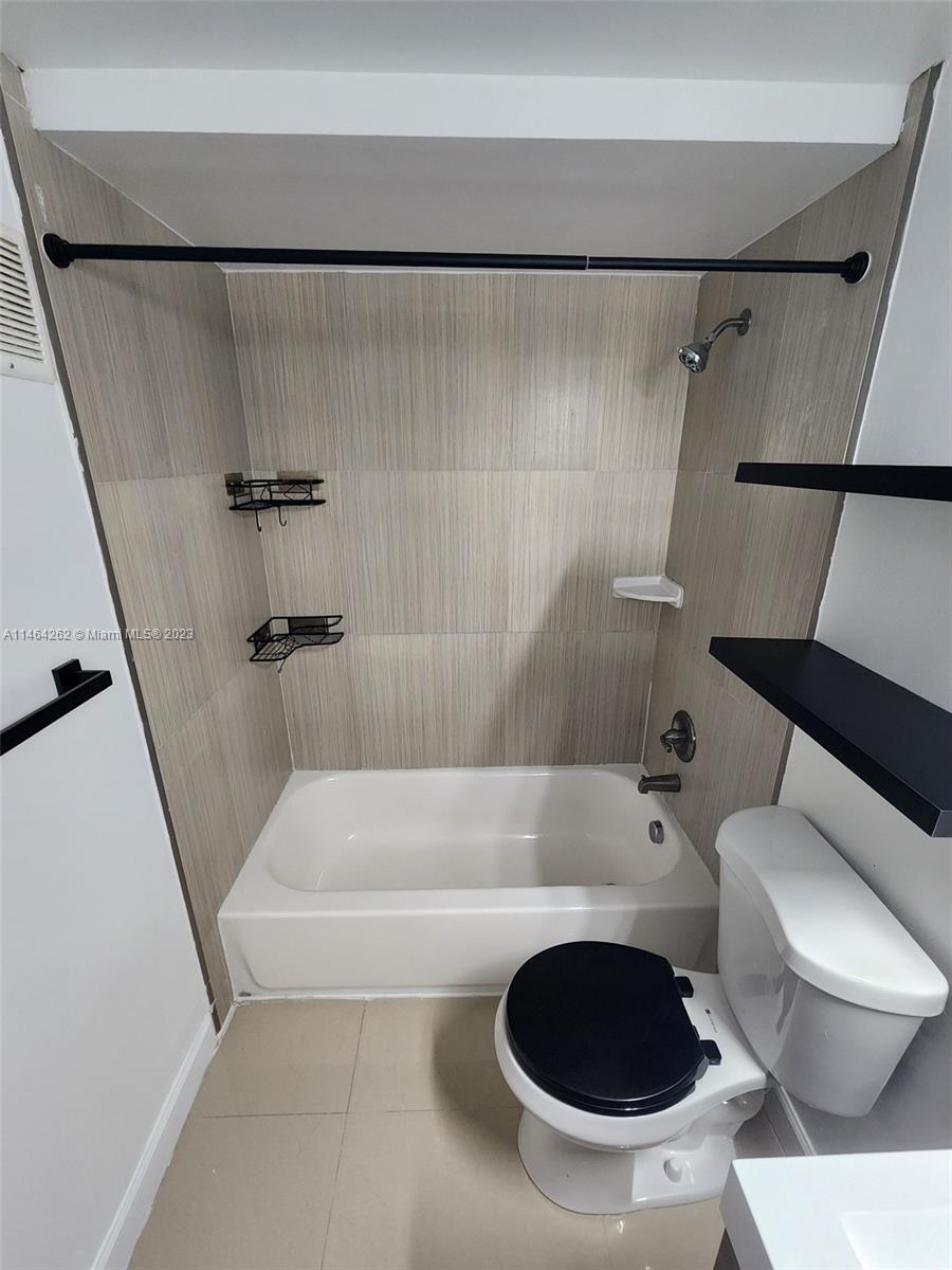 BISCAYNE TOWER
UNIT 203