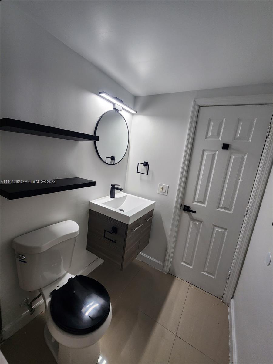 BISCAYNE TOWER
UNIT 203