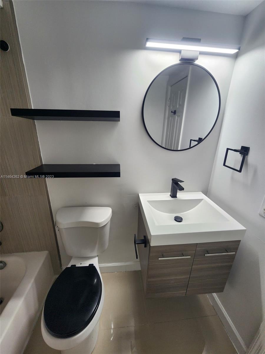 BISCAYNE TOWER
UNIT 203