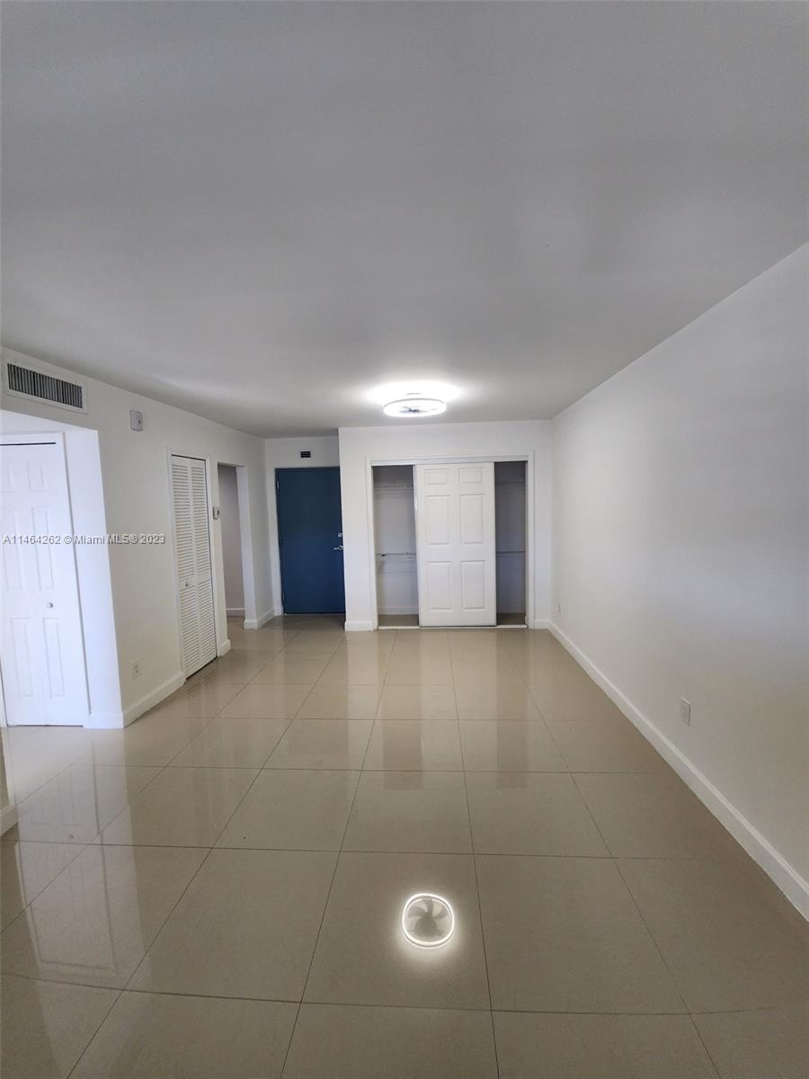 BISCAYNE TOWER
UNIT 203