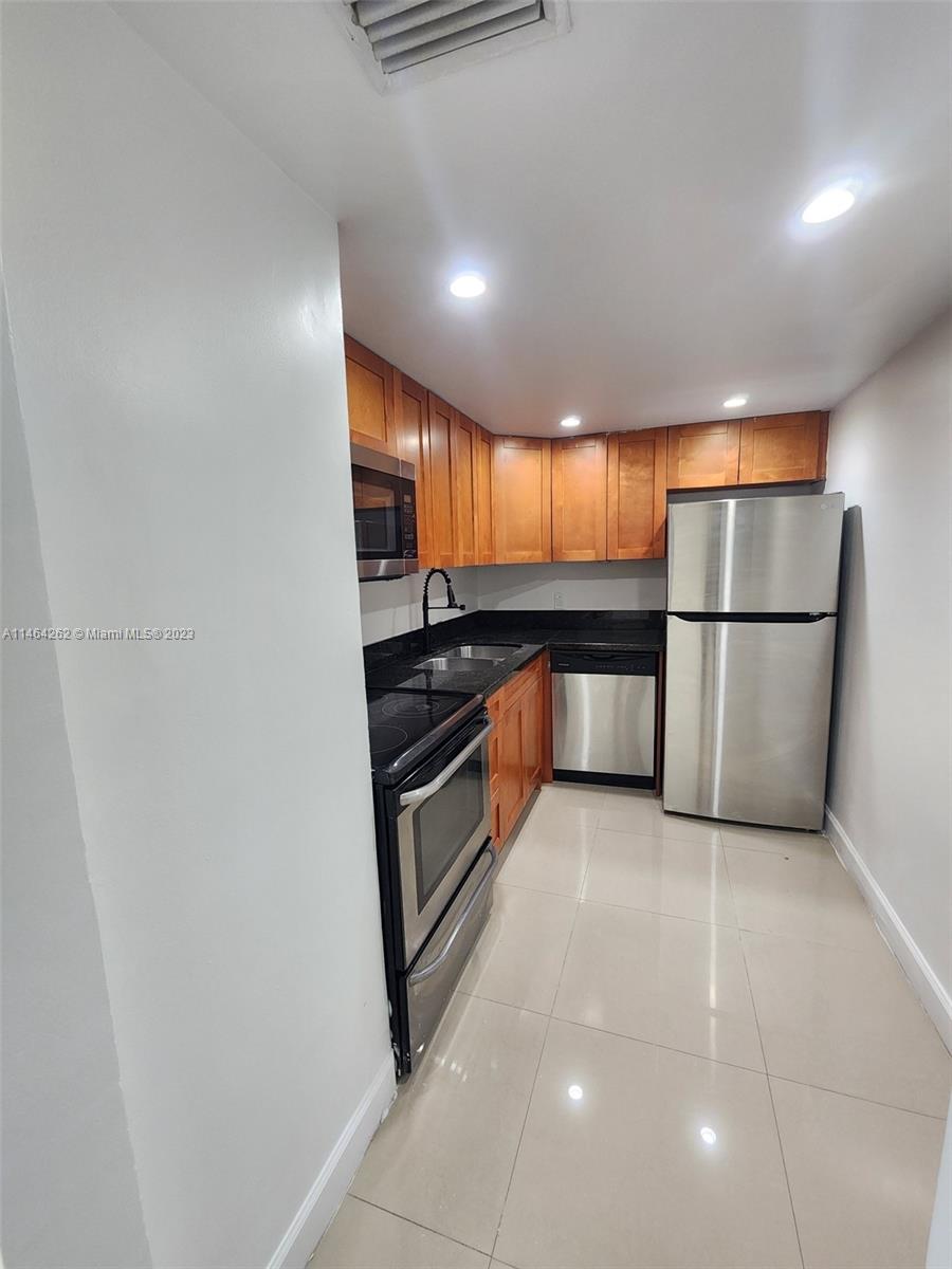 BISCAYNE TOWER
UNIT 203