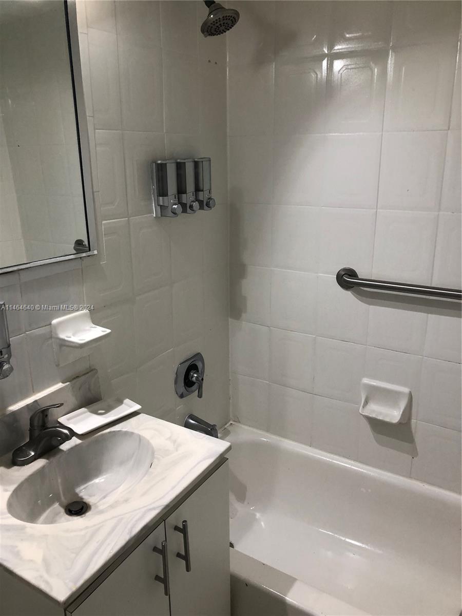 6345 Collins Ave 826, Miami Beach, Florida 33141, ,1 BathroomBathrooms,Residential,For Sale,6345 Collins Ave 826,A11464640