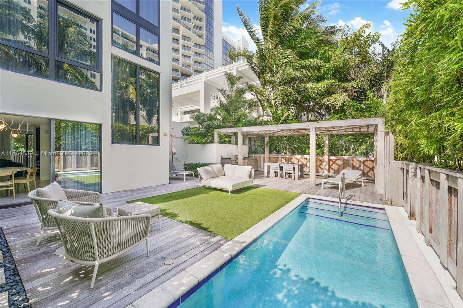 2201 Collins Ave, Miami Beach, FL, 33139 United States, 2 Bedrooms Bedrooms, ,2 BathroomsBathrooms,Residential,For Sale,Collins Ave,A11464539