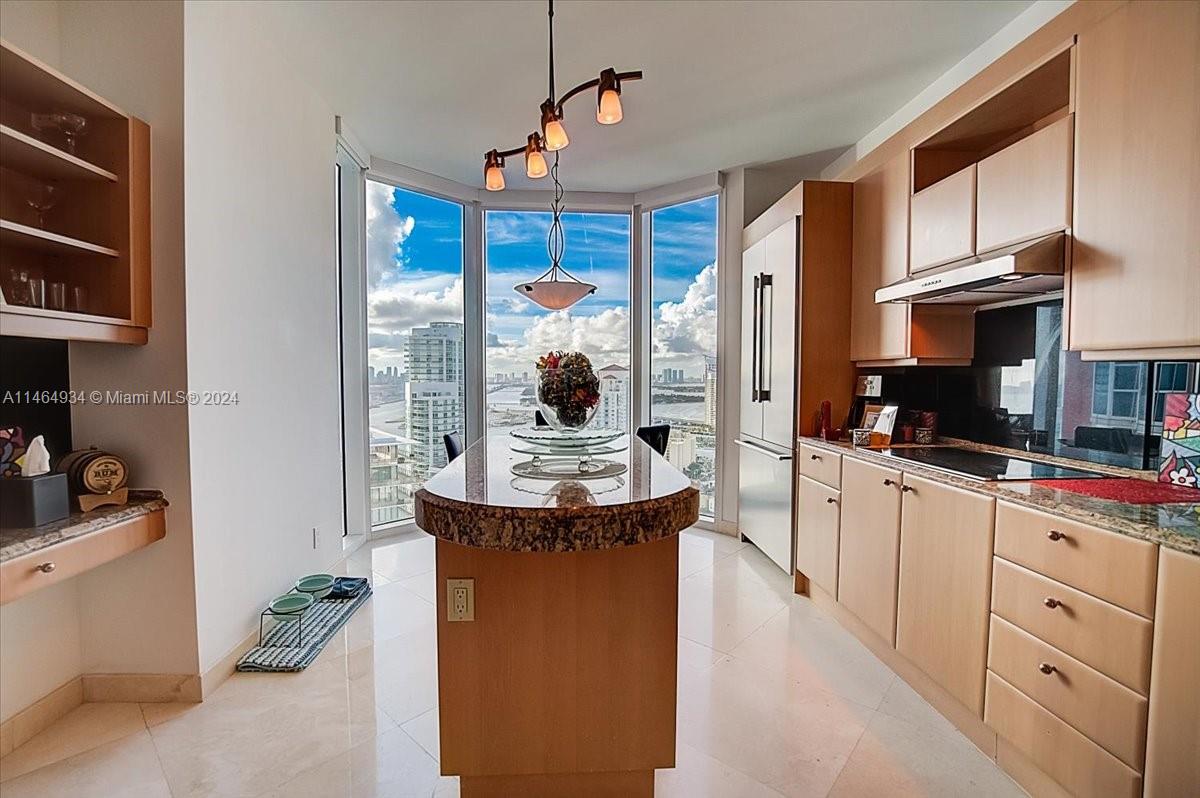 300 Pointe Dr, Miami Beach, FL, 33139 United States, 2 Bedrooms Bedrooms, ,2 BathroomsBathrooms,Residential,For Sale,Pointe Dr,A11464934