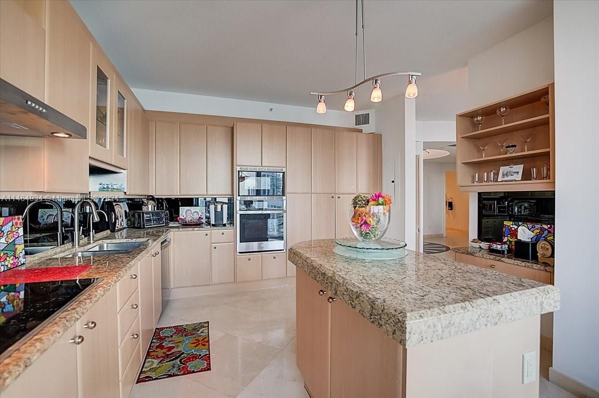 300 Pointe Dr, Miami Beach, FL, 33139 United States, 2 Bedrooms Bedrooms, ,2 BathroomsBathrooms,Residential,For Sale,Pointe Dr,A11464934