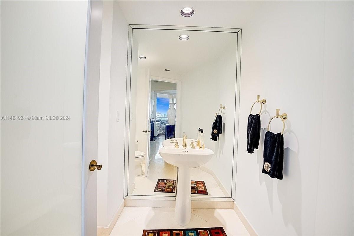 300 Pointe Dr, Miami Beach, FL, 33139 United States, 2 Bedrooms Bedrooms, ,2 BathroomsBathrooms,Residential,For Sale,Pointe Dr,A11464934