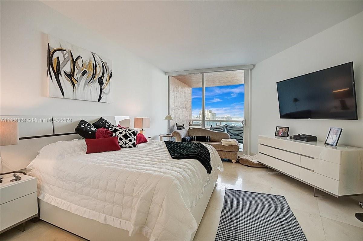 300 Pointe Dr, Miami Beach, FL, 33139 United States, 2 Bedrooms Bedrooms, ,2 BathroomsBathrooms,Residential,For Sale,Pointe Dr,A11464934