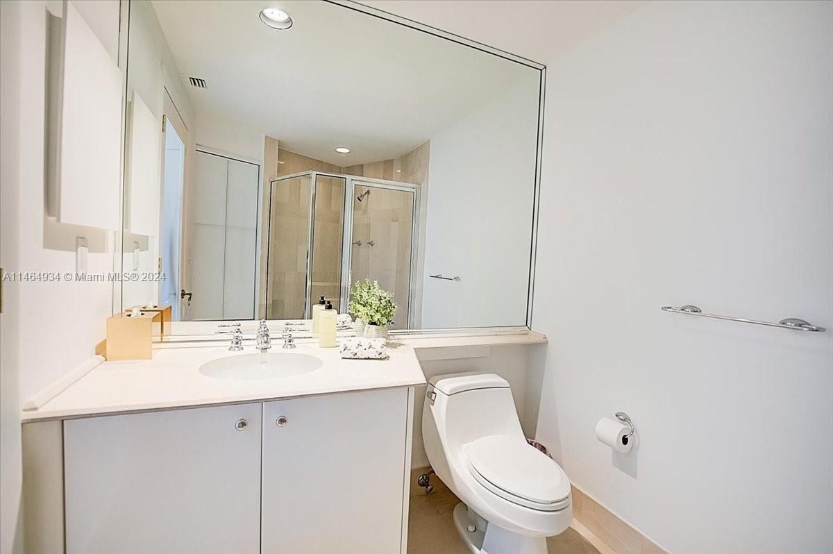 300 Pointe Dr, Miami Beach, FL, 33139 United States, 2 Bedrooms Bedrooms, ,2 BathroomsBathrooms,Residential,For Sale,Pointe Dr,A11464934