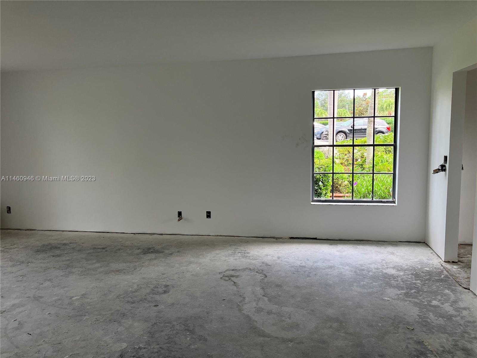 Huge living Dining area great for entertaining extra side window.