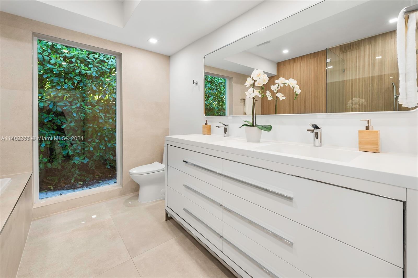 410 Shore Dr, Miami Beach, FL, 33141 United States, 4 Bedrooms Bedrooms, ,3 BathroomsBathrooms,Residential,For Sale,Shore Dr,A11462333