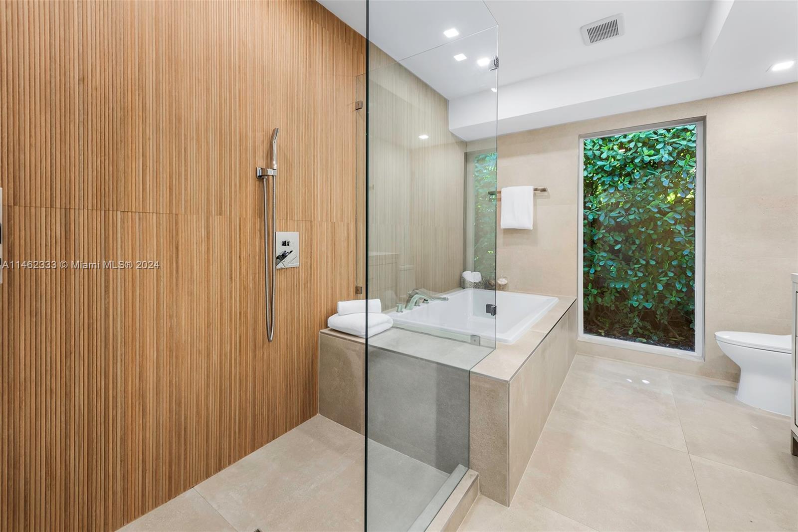 410 Shore Dr, Miami Beach, FL, 33141 United States, 4 Bedrooms Bedrooms, ,3 BathroomsBathrooms,Residential,For Sale,Shore Dr,A11462333