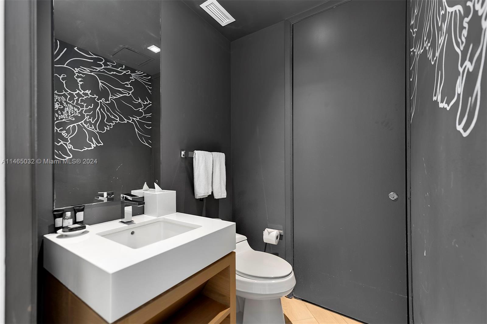 2201 Collins Ave, Miami Beach, FL, 33139 United States, 2 Bedrooms Bedrooms, ,2 BathroomsBathrooms,Residential,For Sale,Collins Ave,A11465032