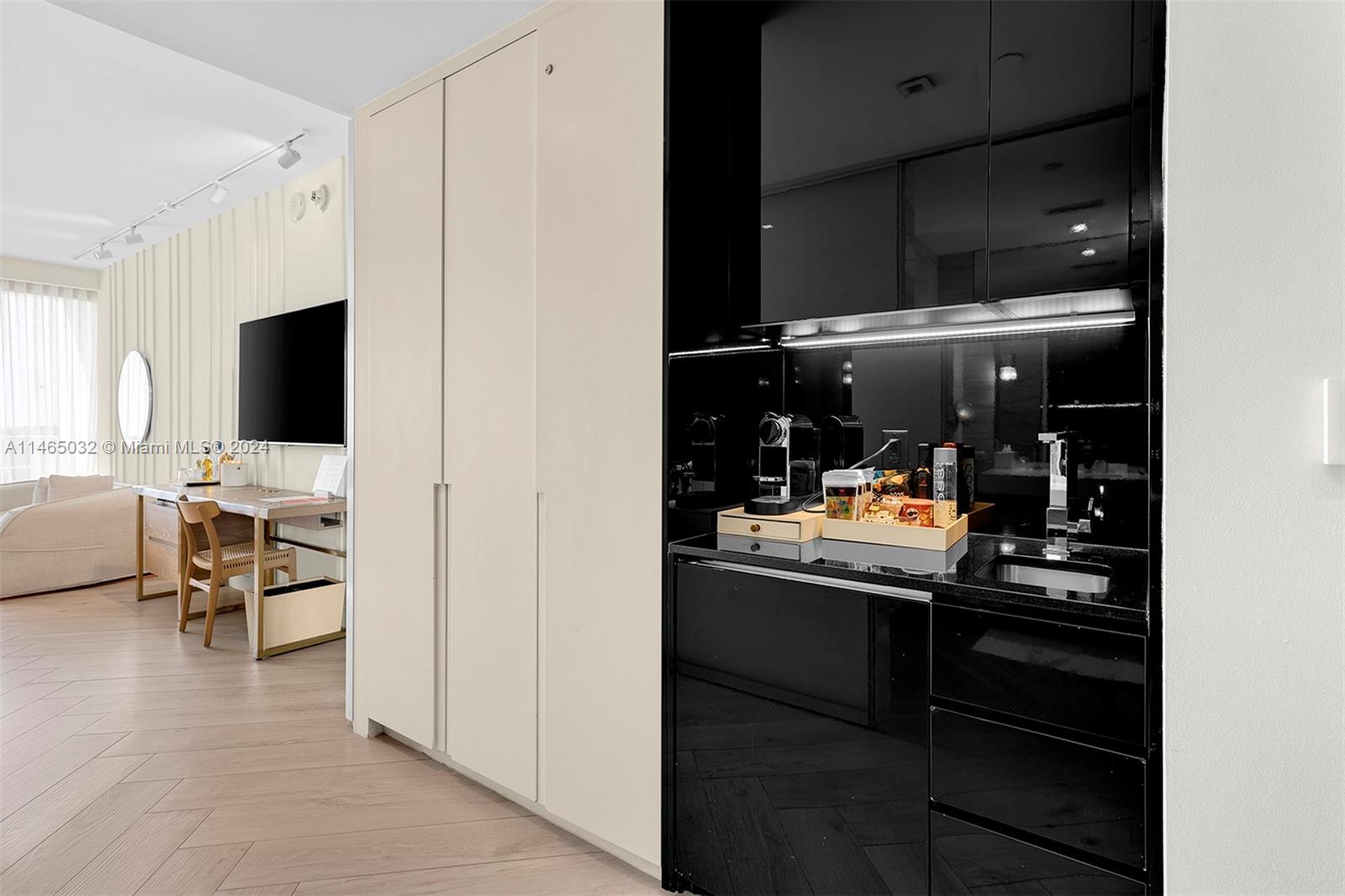 2201 Collins Ave, Miami Beach, FL, 33139 United States, 2 Bedrooms Bedrooms, ,2 BathroomsBathrooms,Residential,For Sale,Collins Ave,A11465032