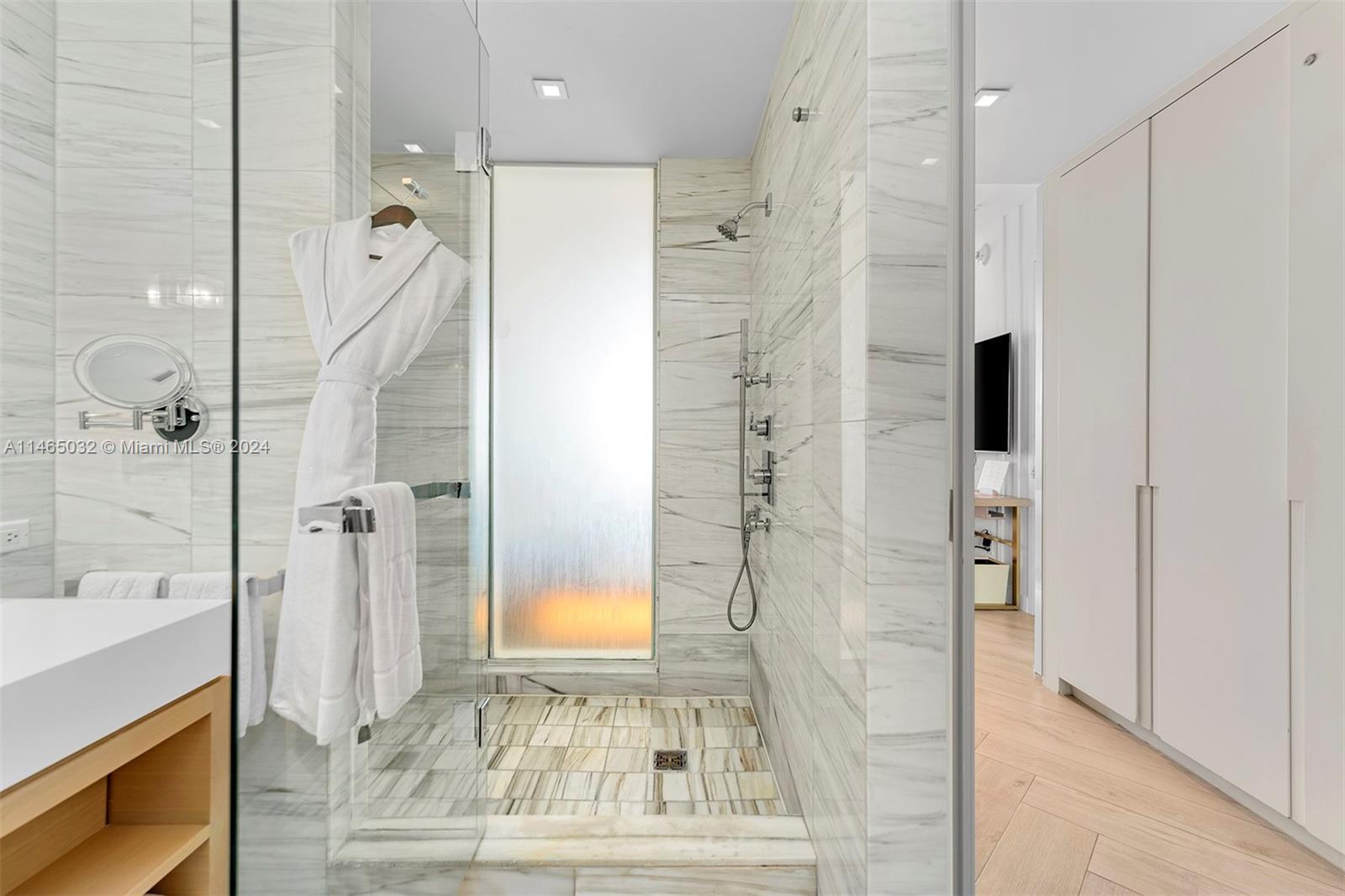 2201 Collins Ave, Miami Beach, FL, 33139 United States, 2 Bedrooms Bedrooms, ,2 BathroomsBathrooms,Residential,For Sale,Collins Ave,A11465032