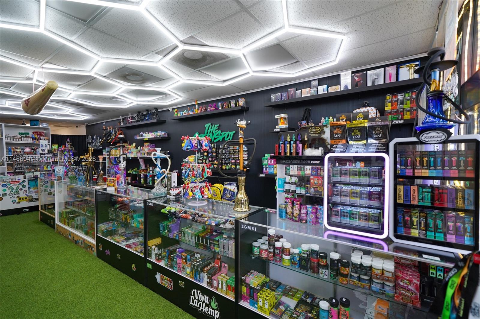 Smoke Shop near FIU SW 107 AVe, Sweetwater, Florida 33174, ,Businessopportunity,For Sale,Smoke Shop near FIU SW 107 AVe,A11466044