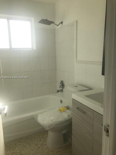 82 NW 27th St 2, Miami, Florida 33127, 2 Bedrooms Bedrooms, ,1 BathroomBathrooms,Residentiallease,For Rent,82 NW 27th St 2,A11466340