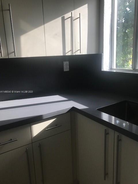 82 NW 27th St 2, Miami, Florida 33127, 2 Bedrooms Bedrooms, ,1 BathroomBathrooms,Residentiallease,For Rent,82 NW 27th St 2,A11466340