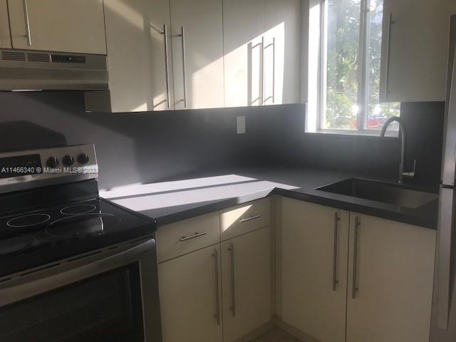 82 NW 27th St 2, Miami, Florida 33127, 2 Bedrooms Bedrooms, ,1 BathroomBathrooms,Residentiallease,For Rent,82 NW 27th St 2,A11466340