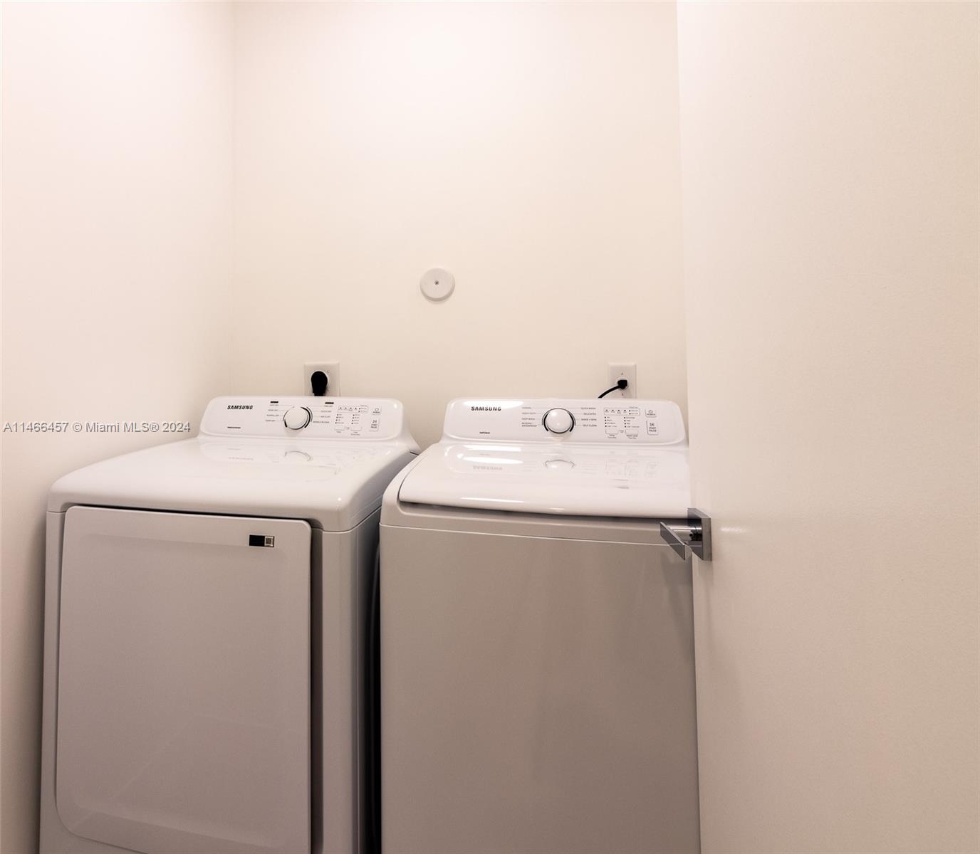 907 16th Ave, Fort Lauderdale, FL, 33304 United States, 4 Bedrooms Bedrooms, ,3 BathroomsBathrooms,Residential,For Sale,16th Ave,A11466457