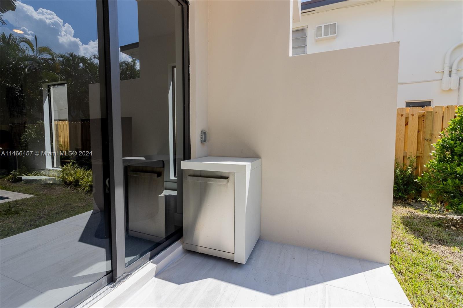 907 16th Ave, Fort Lauderdale, FL, 33304 United States, 4 Bedrooms Bedrooms, ,3 BathroomsBathrooms,Residential,For Sale,16th Ave,A11466457