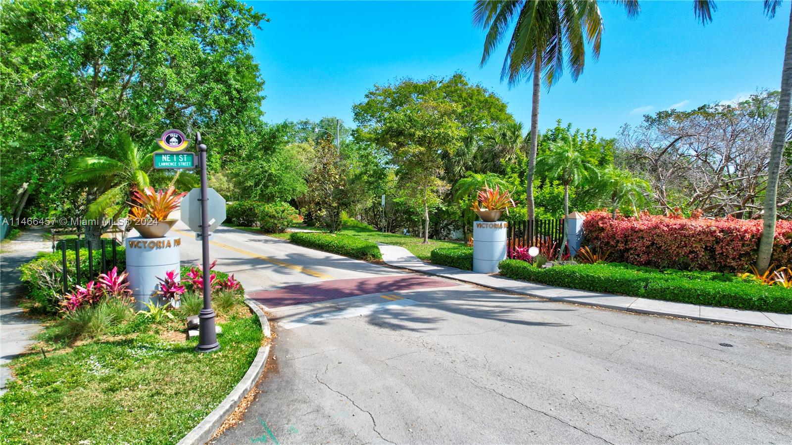 907 16th Ave, Fort Lauderdale, FL, 33304 United States, 4 Bedrooms Bedrooms, ,3 BathroomsBathrooms,Residential,For Sale,16th Ave,A11466457