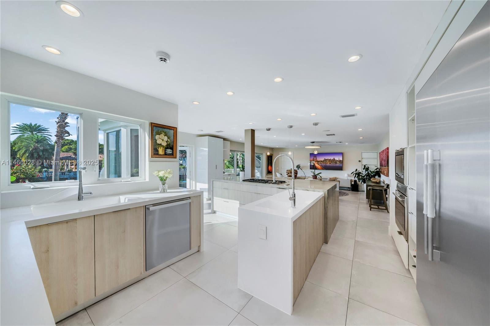 A Family Room and Kitchen in Perfect Harmony, Fostering Shaved Living!