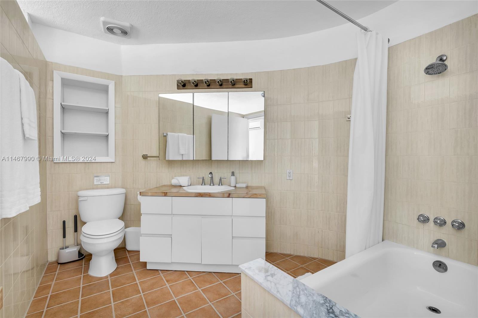 2500 NE 199th St, Miami, Florida 33180, 6 Bedrooms Bedrooms, ,7 BathroomsBathrooms,Residentiallease,For Rent,2500 NE 199th St,A11467990