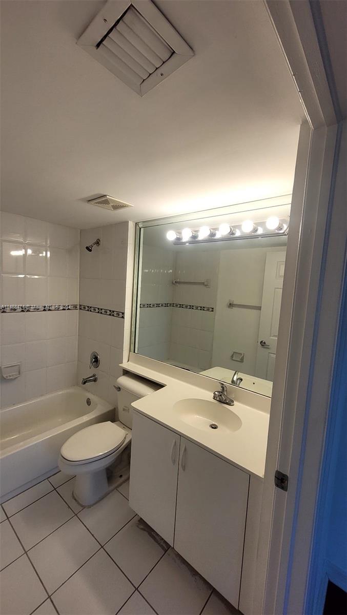 2475 NW 16th Street Rd 415, Miami, Florida 33125, 2 Bedrooms Bedrooms, ,2 BathroomsBathrooms,Residential,For Sale,2475 NW 16th Street Rd 415,A11468474