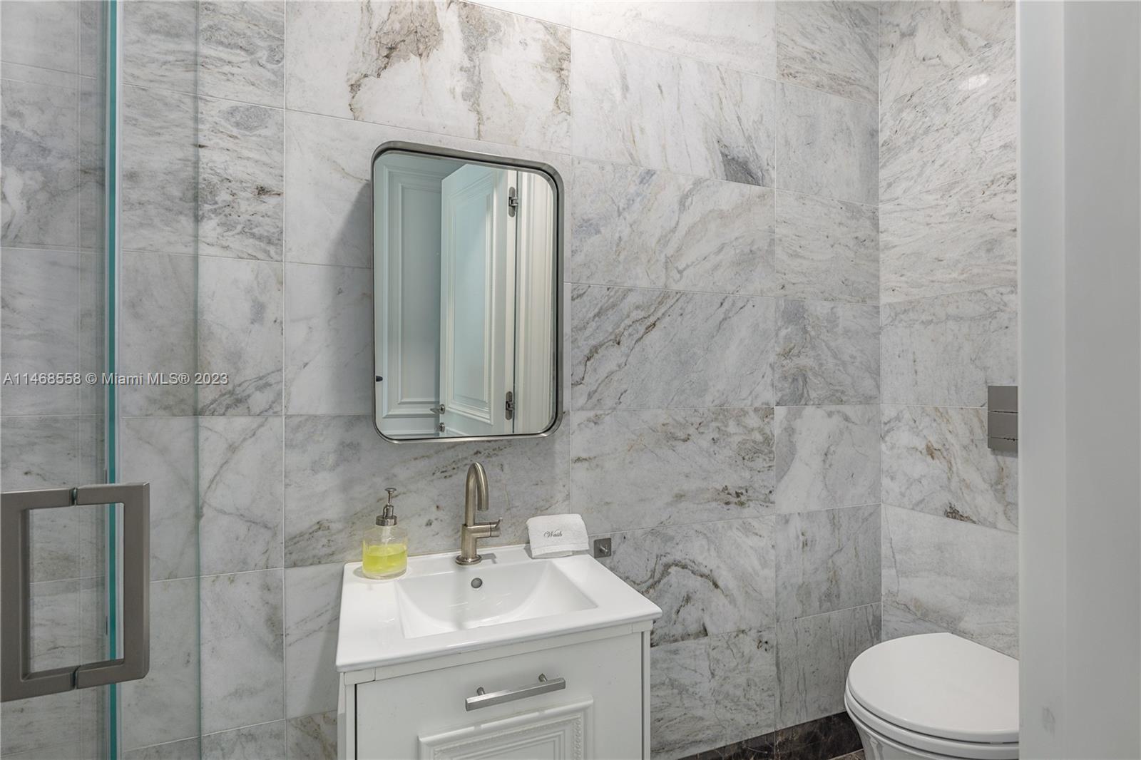 Maids Quarter/office Bathroom