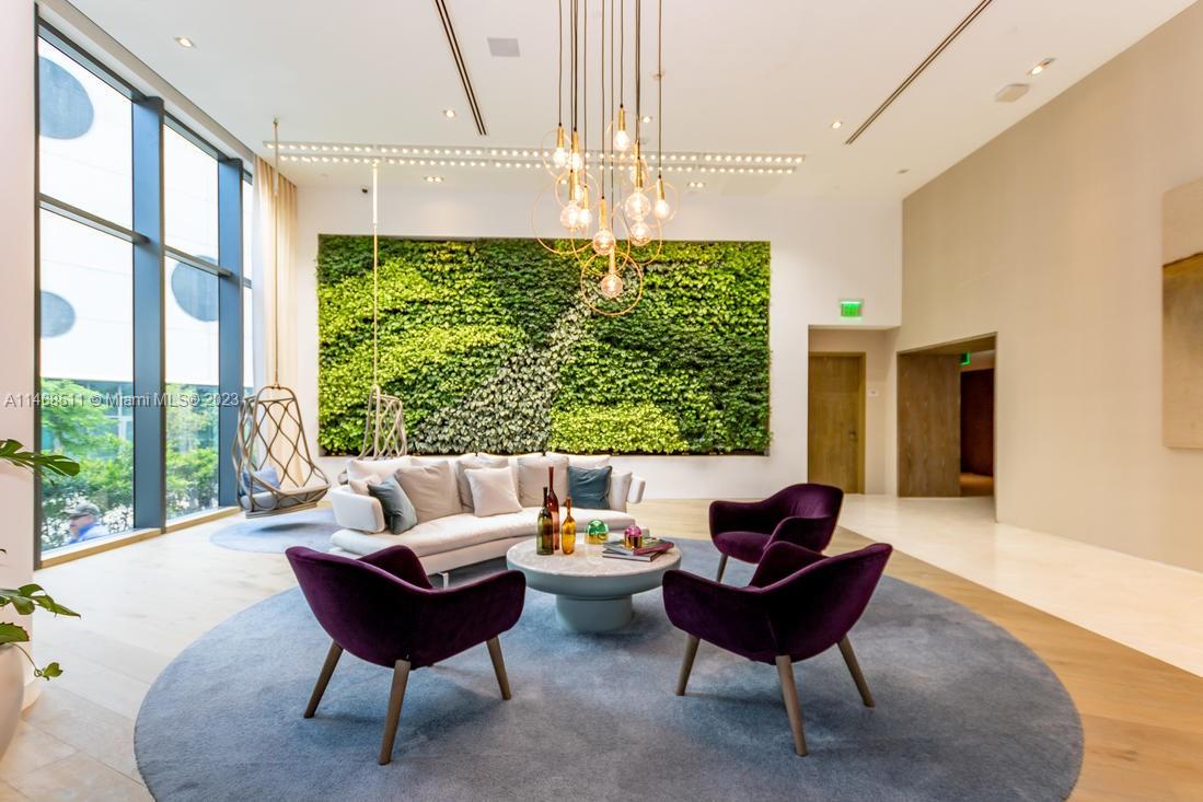 15 Lobby 650 NE 32nd St #2602 A11109220