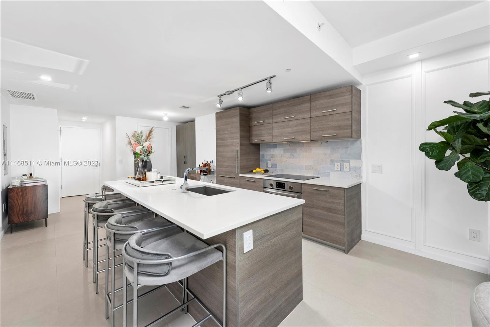04 Kitchen with Bar Counter 650 NE 32nd St #2602 A11109220