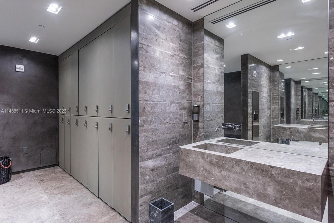 44 Fitness - Locker Room - Gran Paraiso Tower  650 NE 32nd St #2602 A11109220