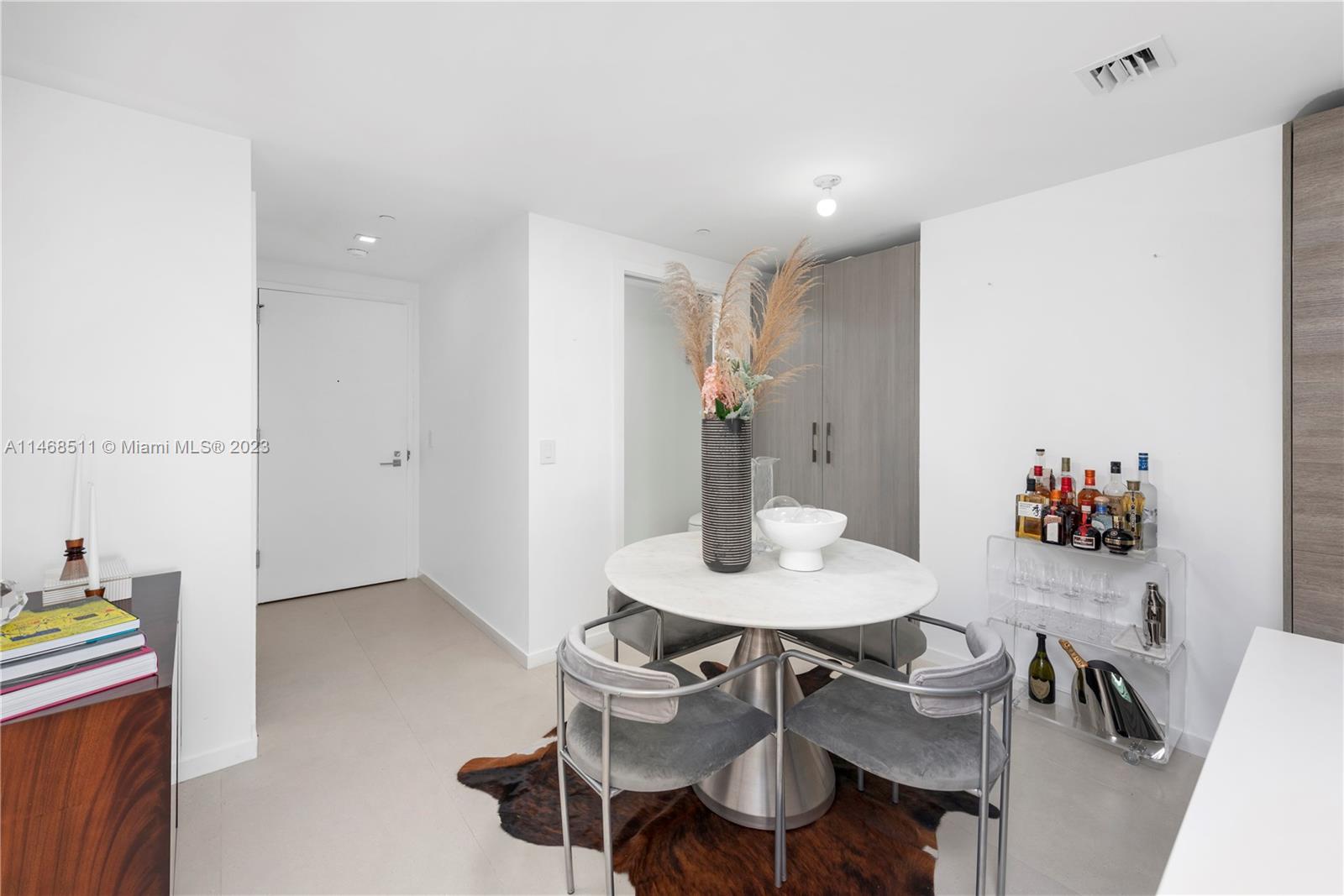 05 Dining Area 650 NE 32nd St #2602 A11109220