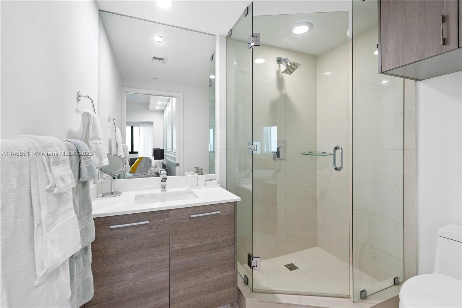 08 Bathroom Two 650 NE 32nd St #2602 A11109220