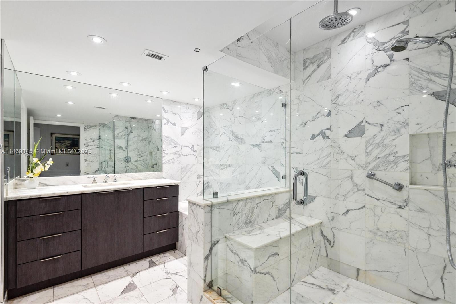 19707 Turnberry Way, Aventura, FL, 33180 United States, 2 Bedrooms Bedrooms, ,2 BathroomsBathrooms,Residential,For Sale,Turnberry Way,A11469045