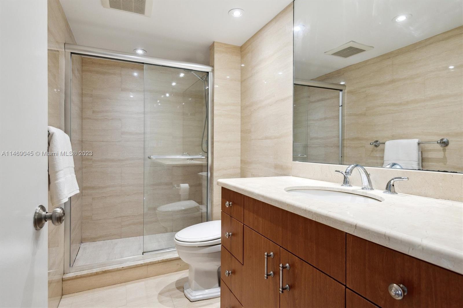 19707 Turnberry Way, Aventura, FL, 33180 United States, 2 Bedrooms Bedrooms, ,2 BathroomsBathrooms,Residential,For Sale,Turnberry Way,A11469045